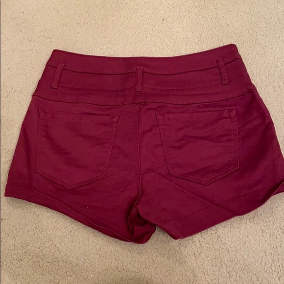 ✨3/ $25✨ Burgundy high waisted shorts - Picture 3 of 4